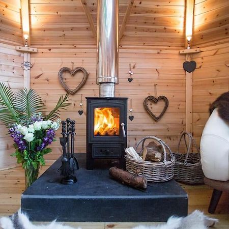 Romantic Treehouse With Hot Tub & Bbq Lodge Praze an Beeble Exterior foto