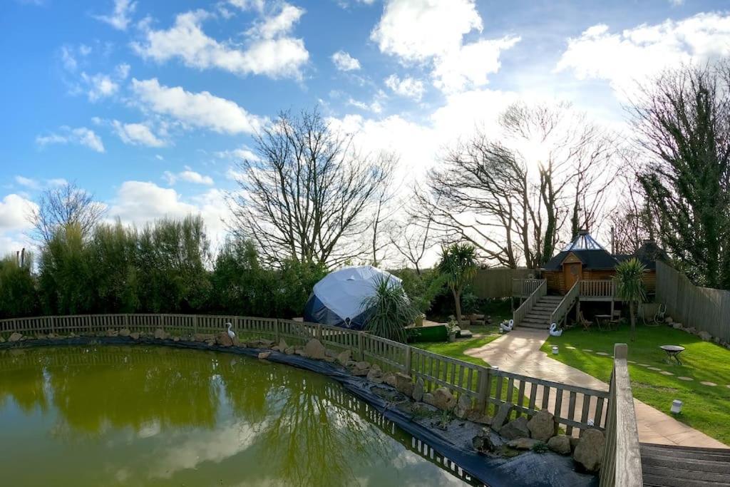 Romantic Treehouse With Hot Tub & Bbq Lodge Praze an Beeble Exterior foto