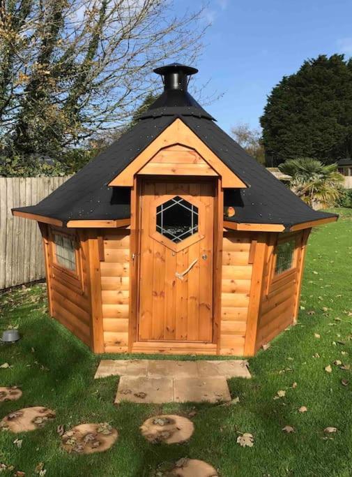 Romantic Treehouse With Hot Tub & Bbq Lodge Praze an Beeble Exterior foto