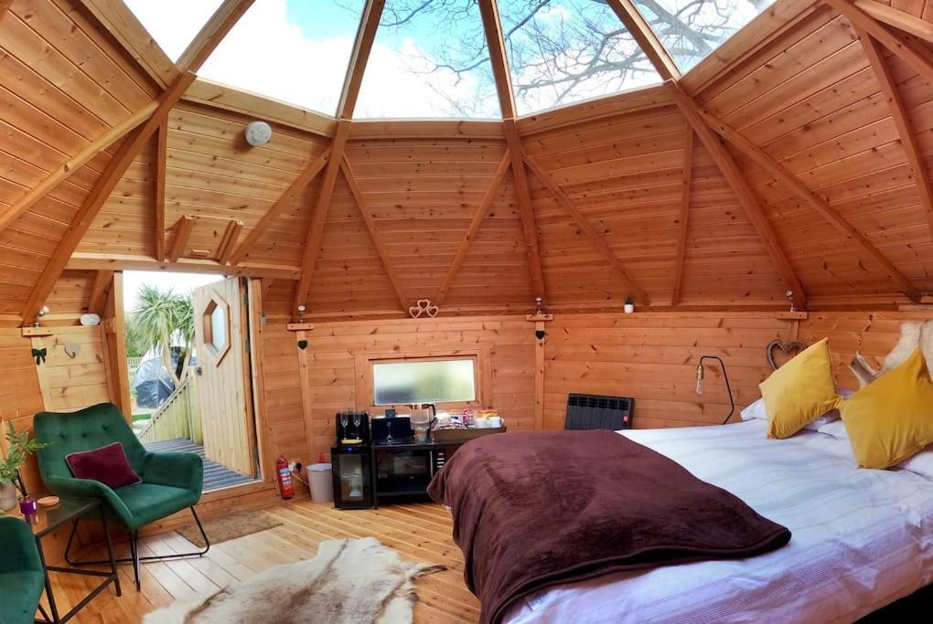 Romantic Treehouse With Hot Tub & Bbq Lodge Praze an Beeble Exterior foto